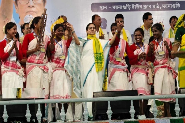 وزیر اعلیٰ ممتا بنرجی نے ترقی کا یقین دلایا اور مرکز کو نشانہ بنایا