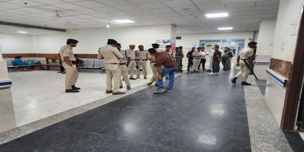 سیوان میں آدھی رات کو ہوئے انکاؤنٹر میں شاطر بدمعاش زخمی