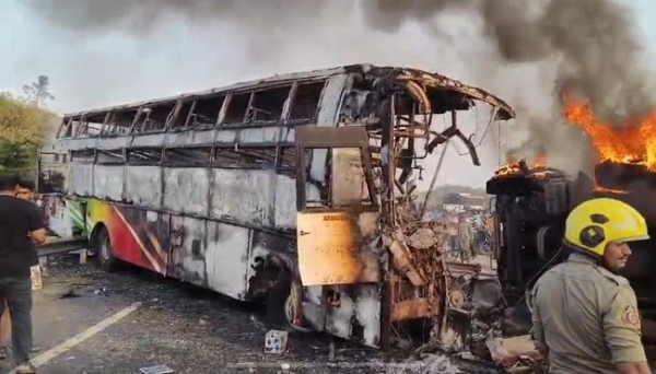 آندھرا پردیش میں ہولناک بس حادثہ، دس جاں بحق