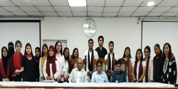 اے ایم یو کے قانون کے طلبہ نے قانونی بیداری کیمپ منعقد کیا