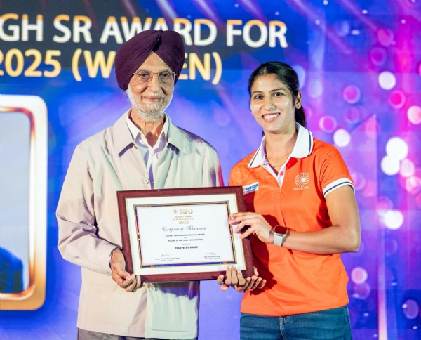 ہاکی انڈیا ایوارڈز 2025: نونیت کور اور ہاردک سنگھ سال کے بہترین کھلاڑی قرار پائے، ظفر اقبال کو لائف ٹائم اچیومنٹ ایوارڈ سے نوازا گیا