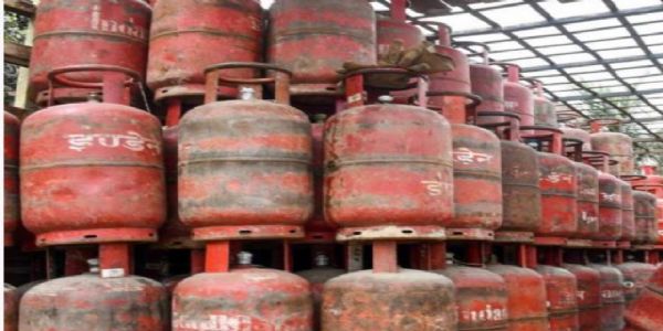 شولاپور میں ایل پی جی قیمت میں 32 روپے اضافہ، رکشا کرایوں میں بھی اضافہ