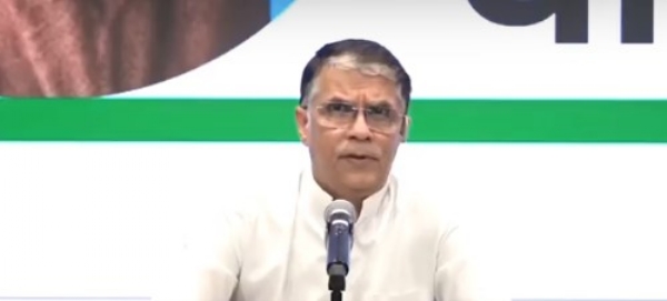 پٹرول اور ڈیزل کی قیمتوں میں کمی کے باوجود صارفین کو کوئی راحت نہیں ملی: کانگریس پٹرول اور ڈیزل کی قیمتوں میں کمی کے باوجود صارفین کو کوئی راحت نہیں ملی: کانگریس