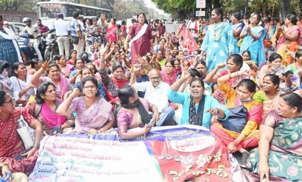 18,000 روپے ماہانہ تنخواہ کے مطالبے پر آشا ورکرز کا احتجاج