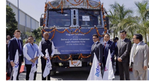 اڈانی ڈیفنس اینڈ ایرو اسپیس نے دیسی ’پرہار‘ ایل ایم جی کو فوج کے حوالے کیا اڈانی ڈیفنس اینڈ ایرو اسپیس نے دیسی ’پرہار‘ ایل ایم جی کو فوج کے حوالے کیا