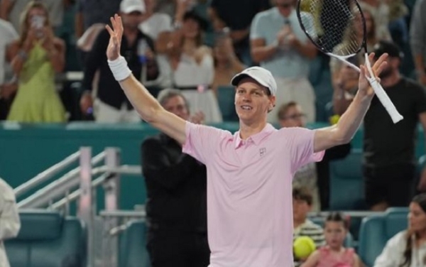 اٹلی کے ٹینس کھلاڑی یانک سنر