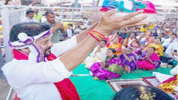 رام نومی پر وزیراعلی تلنگانہ  نے بھدرا چلم میں پوجا کی