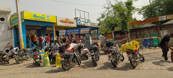 جند: چھٹی کے باوجود بھی گیس سلنڈر کے لیے قطاروں میں لگے لوگ