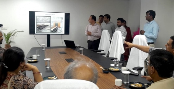 سینتر کا افتتاھ کرتے ہوئے