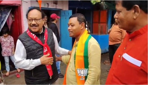 انتخابی تشہیر کے دوران بی جے پی اور سی پی آئی (ایم) کے امیدوار وں کا ہواآمنا سامنا انتخابی تشہیر کے دوران بی جے پی اور سی پی آئی (ایم) کے امیدوار وں کا ہواآمنا سامنا