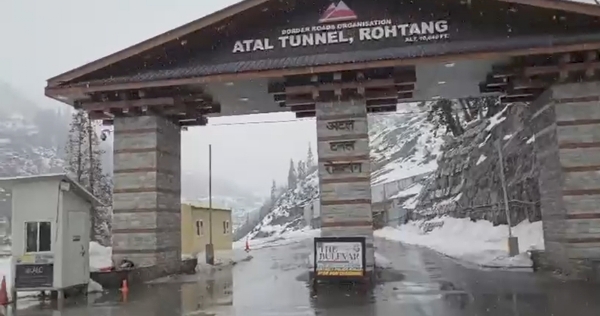 بارش اور برف باری کے درمیان ہماچل میں سردی کی واپسی ، اٹل ٹنل روہتانگ میں برف باری