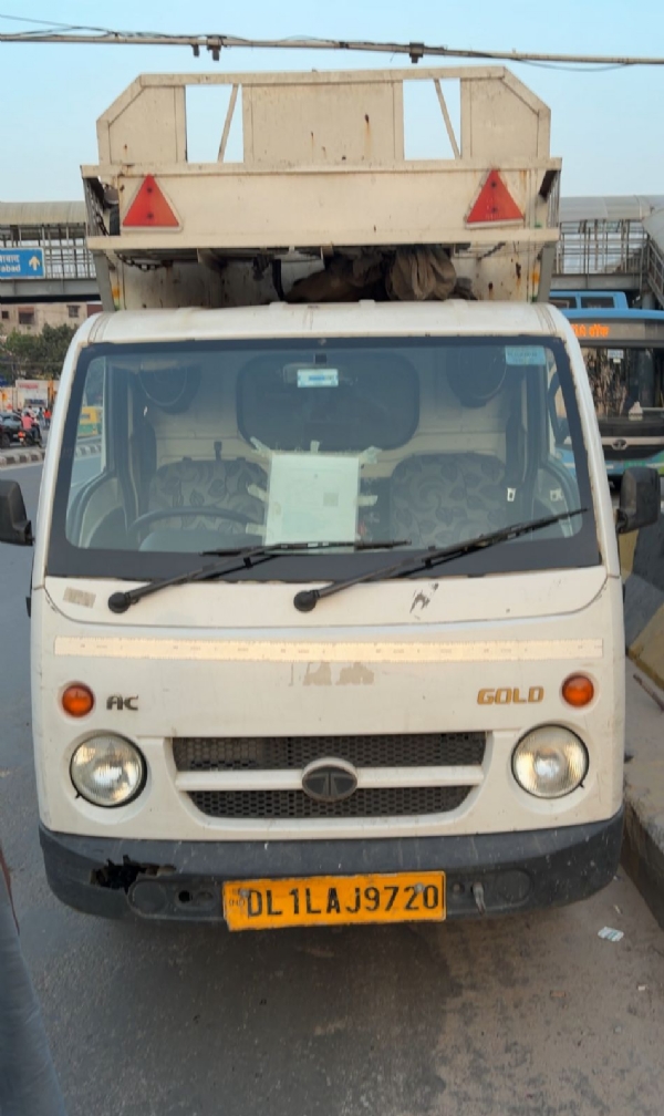 جعلی ’نو انٹری پرمٹ‘ ریکیٹ کا پردہ فاش، ٹریفک پولیس نے ڈرائیور کو پکڑ ا