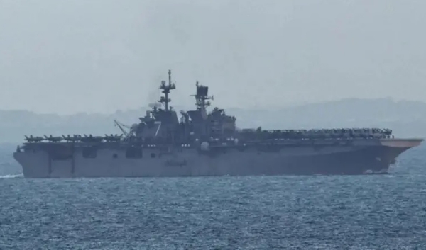 امریکی جنگی بحری بیڑا یو ایس ایس ٹریپولی 3500 سیلرز اور میرینز کے ہمراہ مشرقِ وسطیٰ پہنچ گیا امریکی جنگی بحری بیڑا یو ایس ایس ٹریپولی 3500 سیلرز اور میرینز کے ہمراہ مشرقِ وسطیٰ پہنچ گیا