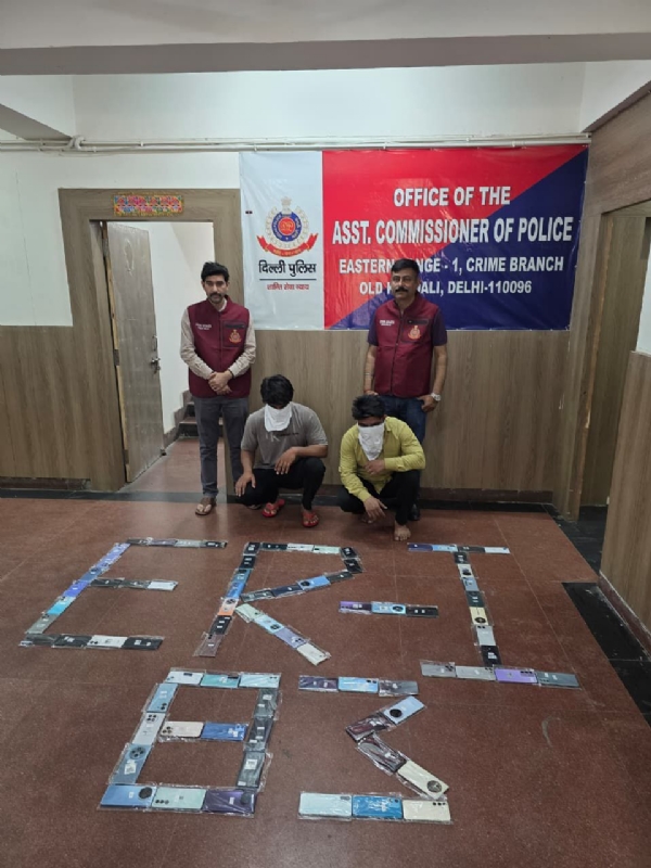 83 چوری کے موبائل فونز کے ساتھ دو گرفتار، بنگلہ دیش بھیجے جانے کی تیاری تھی