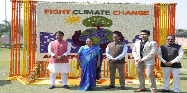 وزیر اعلیٰ ریکھا گپتا نے این ڈی ایم سی میں فلاور فیسٹیول کا افتتاح کیا۔