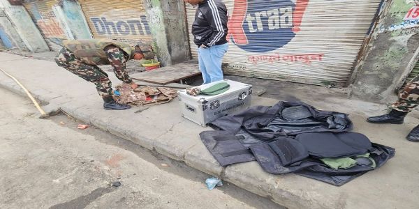 سرحد سے متصل برات نگر میں سی ڈی او دفتر کے قریب بم ملا، فوج نے اسے ناکارہ بنایا، سیکورٹی میں اضافہ