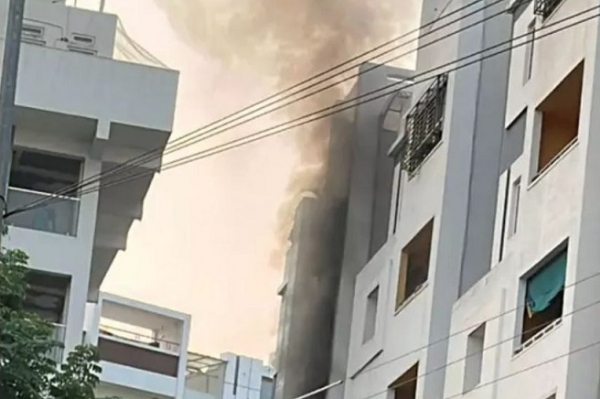 حیدرآباد گیٹیڈ کمیونٹی علاقہ میں واشنگ مشین سے شارٹ سرکٹ ،آگ بھڑکی حیدرآباد گیٹیڈ کمیونٹی علاقہ میں واشنگ مشین سے شارٹ سرکٹ ،آگ بھڑکی