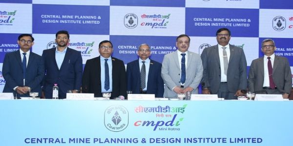 سی ایم پی ڈی آئی کا اسٹاک مارکیٹ میں کمزور آغاز، رعایتی لسٹنگ سے آئی پی او سرمایہ کاروں کو نقصان