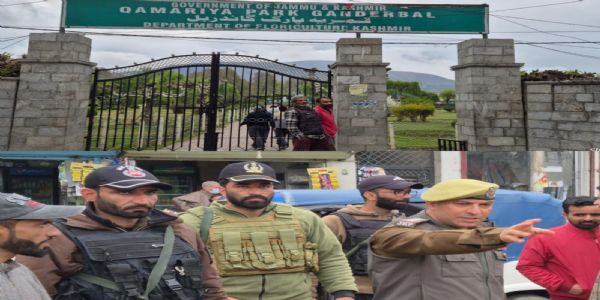 گاندربل میں پولیس کی طرف سے قمریہ پارک پر اچانک چھاپہ