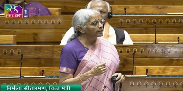 ملک میں بینک سخت قانونی اور ریگولیٹری فریم ورک کے تحت کام کرتے ہیں: سیتا رمن