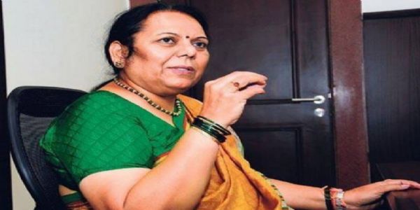 نیلم گورے بھی اشوک کھرات سے ملنے جاتی تھیں، ترپتی دیسائی کا دعویٰ