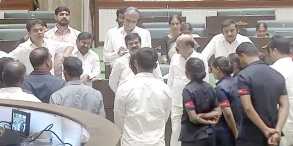 بی آر ایس ارکان اسمبلی اسمبلی سے معطل، ایوان میں ہنگامہ آرائی