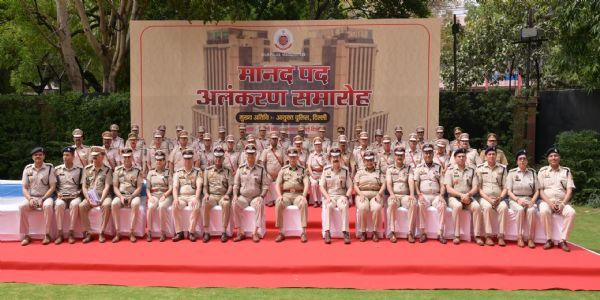 پولیس ہیڈ کوارٹر میں پپنگ سیریمنی کی تقریب، 145 پولیس اہلکاروں کو ریٹائرمنٹ پر اعزازی ترقی دی گئی۔