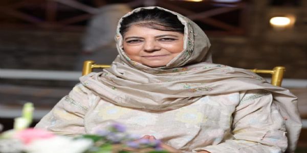 ریاستی درجہ نہ ہونے کے باوجود بھی یو ٹی کی حکومت اہم قوانین بنانے کا اختیار رکھتی ہے۔محبوبہ مفتی