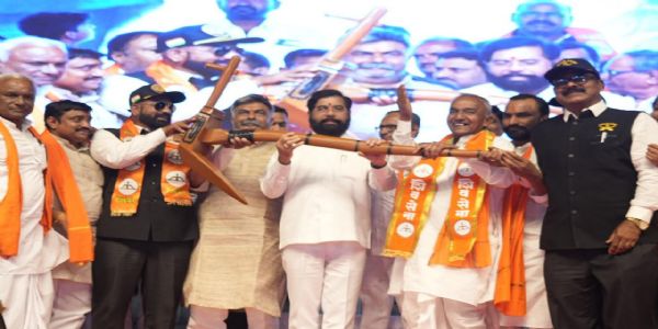 قوانین کسانوں کے لیے ہوتے ہیں، کسان قوانین کے لیے نہیں: ایکناتھ شندے