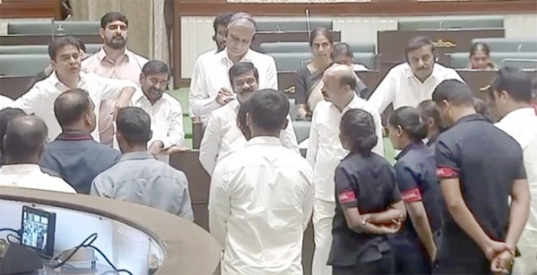 بی آر ایس ارکان اسمبلی اسمبلی سے معطل، ایوان میں ہنگامہ آرائی