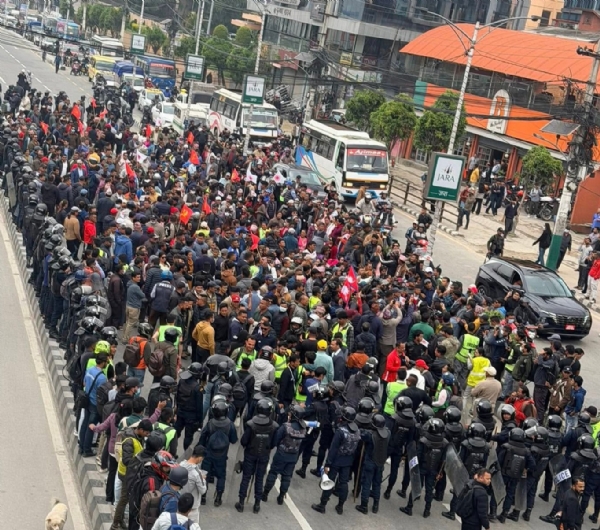 اولی کی گرفتاری کے خلاف نیپال میں مسلسل تیسرے دن بھی احتجاج جاری اولی کی گرفتاری کے خلاف نیپال میں مسلسل تیسرے دن بھی احتجاج جاری