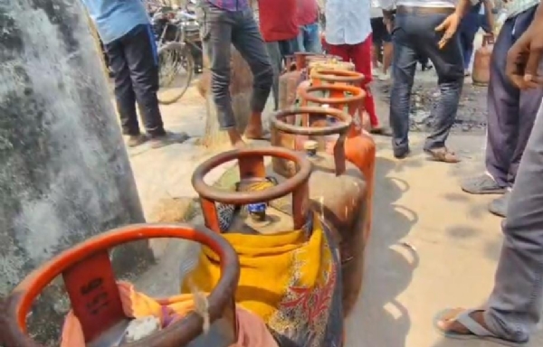 گیس اور پیٹرول کی فراہمی پر انتظامیہ الرٹ، افواہیں پھیلانے والوں کے خلاف کارروائی کی جائے گی