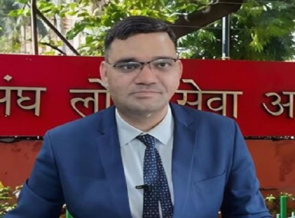 اتر پردیش کیڈر کے آئی اے ایس افسر رنکو سنگھ نے استعفیٰ دیا