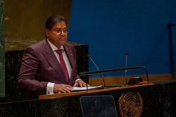 سورینام کے سابق صدر چندریکا پرساد سنتوکھی کا انتقال، 67 برس کی عمر میں آخری سانس لی