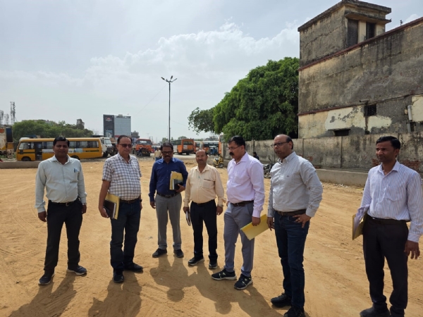 معائنہ کرتے ہوئے معائنہ کرتے ہوئے