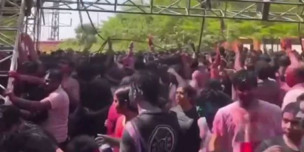 ہولی پارٹی میں حادثہ: منی پال یونیورسٹی میں کرین نما ڈھانچہ گر گیا، 20 طلباء زخمی