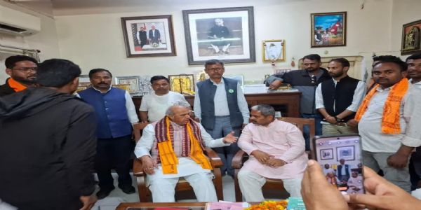 بھارتی رکن پارلیمنٹ کو نیپال کی انتخابی مہم میں مدعو کرنے پر الیکشن کمیشن میں شکایت درج