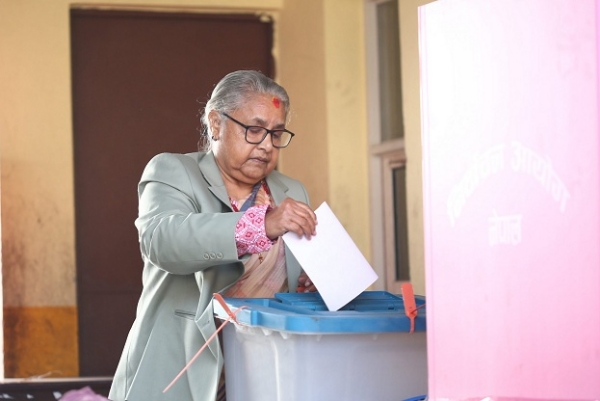 Nepal-PM-Sushila-cast-vote