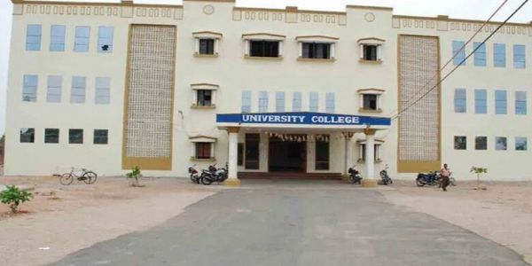 تلنگانہ یونیورسٹی ساؤتھ کیمپس میں ہولی پر طلبہ میں تصادم، 7 طلبہ معطل