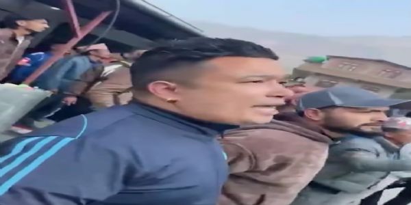 نیپال کے دولکھا ضلع میں پولنگ بوتھ ایجنٹ بیلٹ پیپرز چوری کرنے کے الزام میں گرفتار