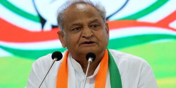 گہلوت نے امریکی کاروائی اور ہندوستان کی خاموشی پر سوال اٹھائے