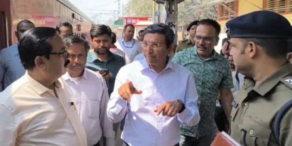 آر آئی ٹی ای ایس ٹیم نے ڈی آر ایم کے ساتھ بھاگلپور ریلوے اسٹیشن کا معائنہ کیا