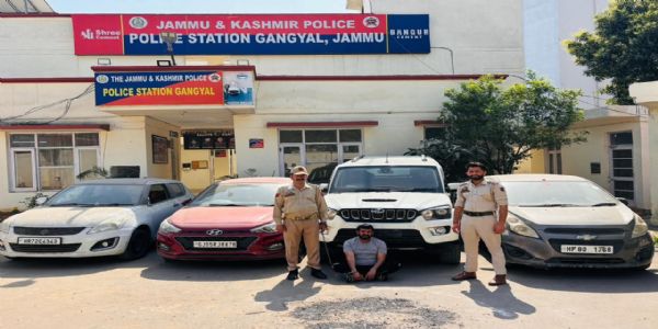 جموں پولیس نے گاڑی چوری کرنے والی بین ریاستی گینگ کو گرفتار کیا۔