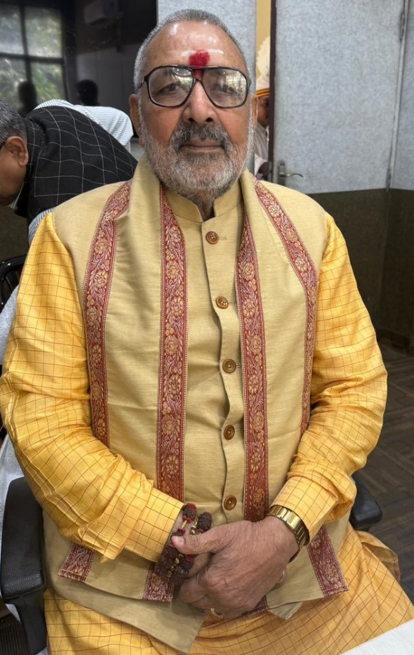 ممتا بنرجی دراندازوں کو بچانے کے لیے دھرنا دے رہی ہیں: گری راج سنگھ