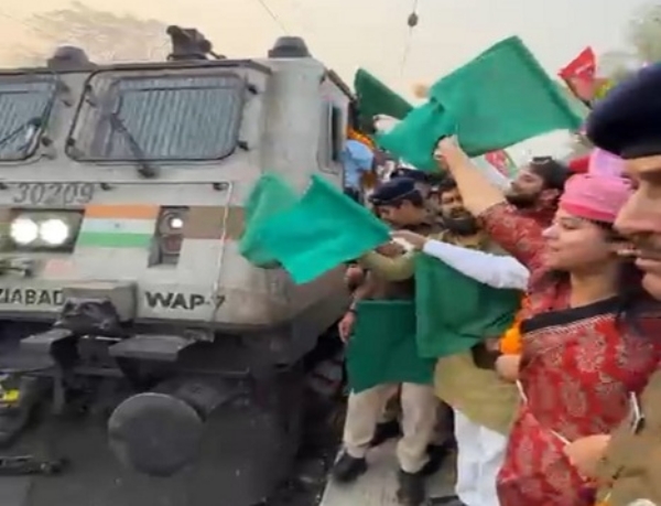 MP-PRIYA-SAROJ-SHUTTLE-EXPRESS