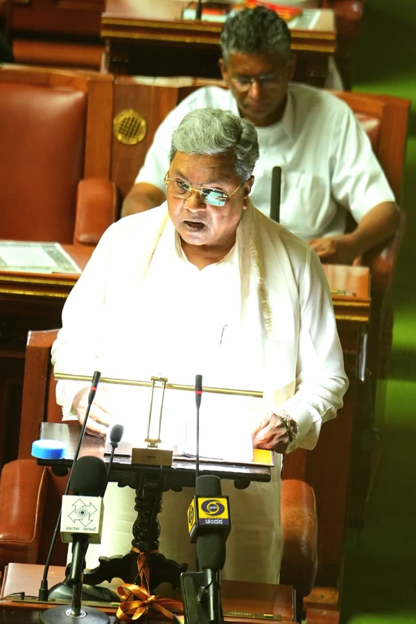 کرناٹک نے 4.48 لاکھ کروڑ روپے کا بجٹ پیش کیا، نابالغوں کے سوشل میڈیا کے استعمال پر پابندی