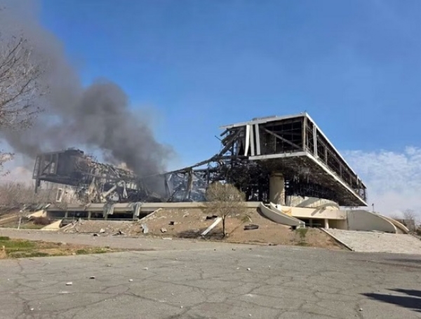 ایران نے تہران میں واقع آزادی اسپورٹس کمپلیکس پر حملے کی مذمت کی ہے۔ حملے میں انڈور ایرینا پوری طرح تباہ ہو گیا ہے۔ فوٹو ایران انٹرنیشنل