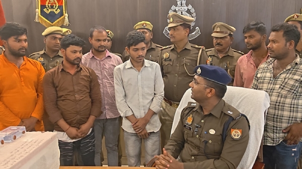 اعظم گڑھ میں جعلی کرنسی چھاپنے والے گروہ کا پردہ فاش، آٹھ ارکان گرفتار