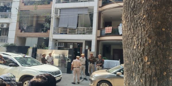 ماں نے دو بیٹیوں کو قتل کر کے خودکشی کی کوشش کی