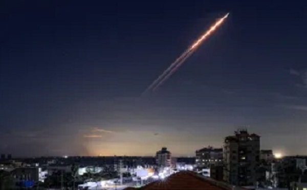 اسرائیلی بن گوریان ایئر پورٹ و ایئر بیس پر ایران کا خرمشہر 4 بیلسٹک میزائل سے حملہ